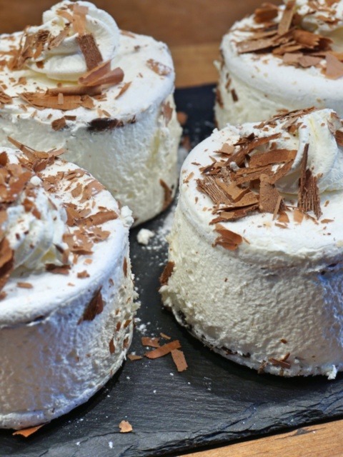 Grillasch, the German (ice-)cream meringue mystery cake