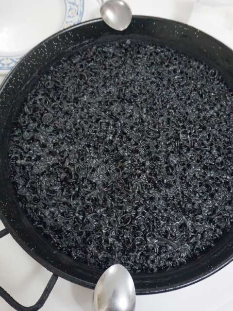 Why arroz negro’s black rice isn’t really black rice – at La Riua, Valencia